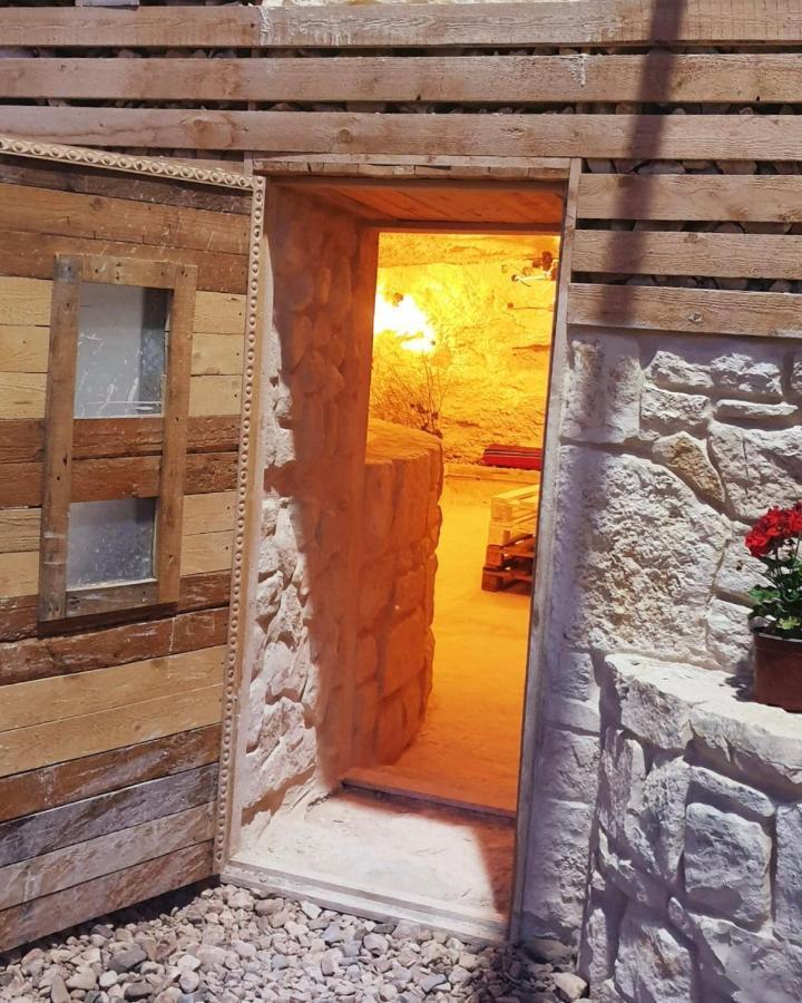 7 Caves Hotel Al Jayah Exterior photo