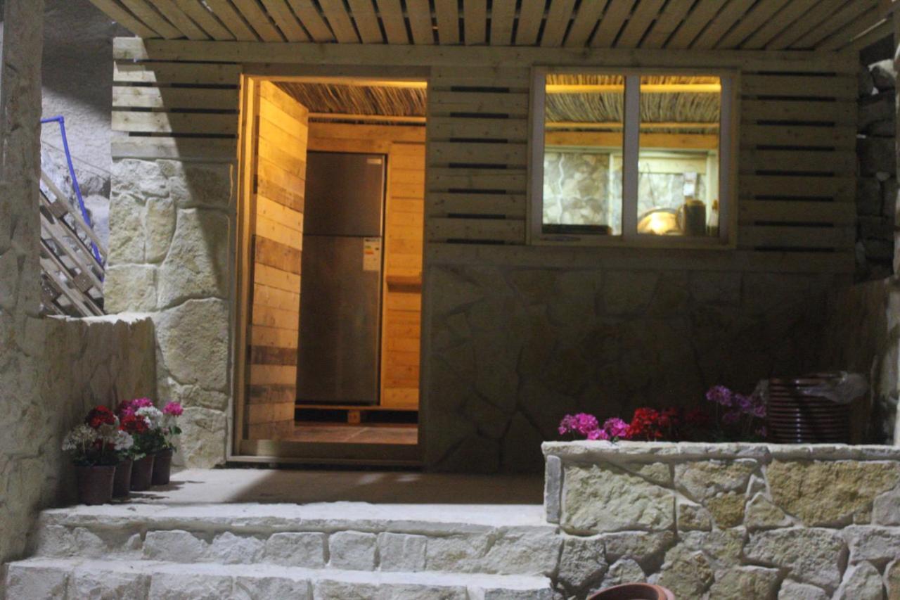 7 Caves Hotel Al Jayah Exterior photo